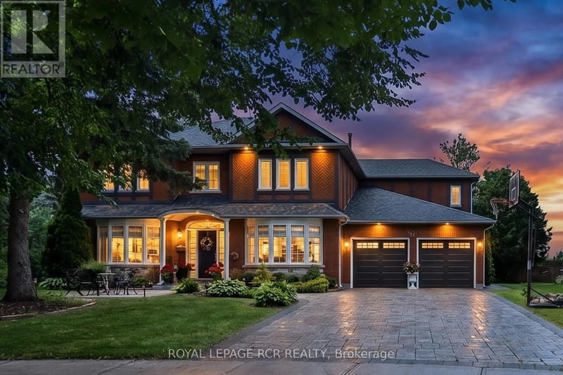 713 Exceller Circle, Newmarket (Stonehaven-Wyndham), Ontario, L3X1P4, Newmarket (Stonehaven-Wyndham), Ontario — photo 1 of 5