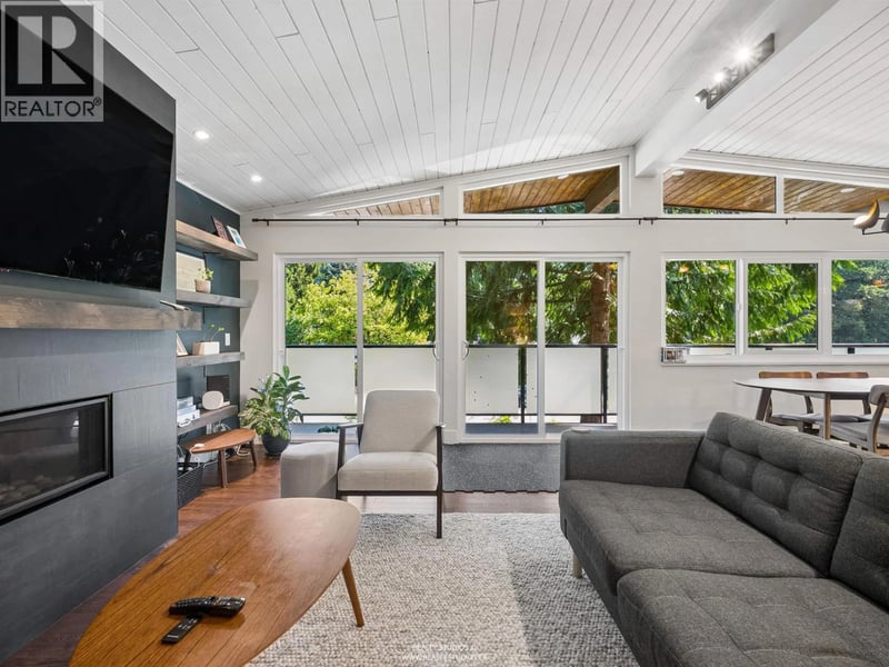 4651 HOSKINS Road, North Vancouver, British Columbia, V7K2R2, North Vancouver, British Columbia — photo 1 of 5
