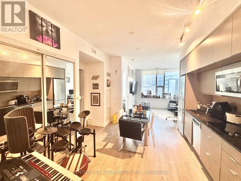 #802 10 York Street, Toronto (Waterfront Communities), Ontario, M5J0E1, Toronto (Waterfront Communities), Ontario — photo 1 of 5