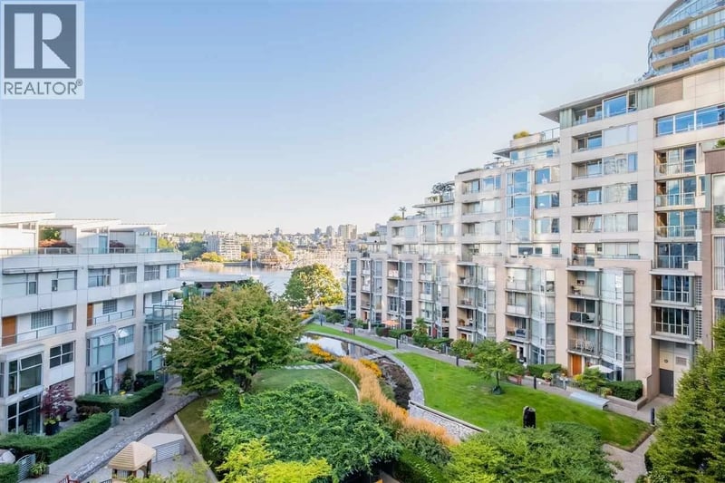 #605 1228 MARINASIDE Crescent, Vancouver, British Columbia, V6Z2W4, Vancouver, British Columbia — photo 1 of 5