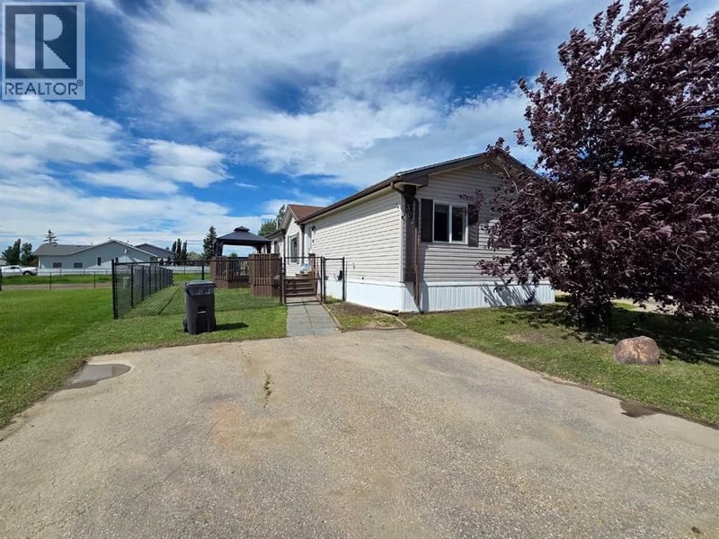 10615 88 Street, Grande Prairie, Alberta, T8X1P5, Grande Prairie, Alberta — photo 1 of 5