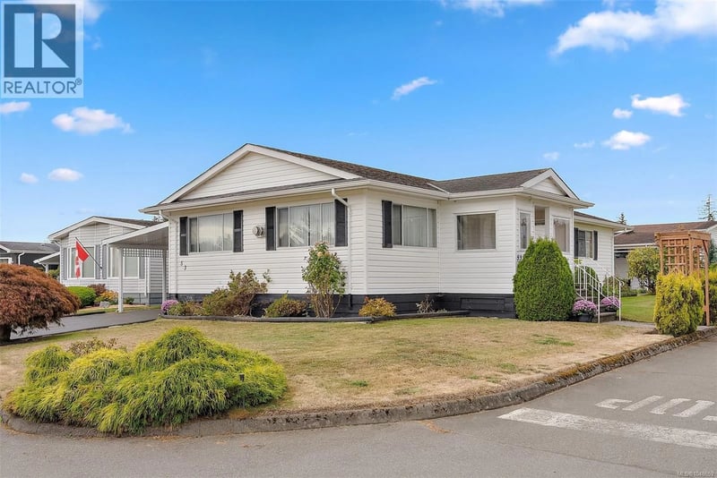 #53 7701 Central Saanich Road, Central Saanich, British Columbia, V8M1X4, Central Saanich, British Columbia — photo 1 of 5