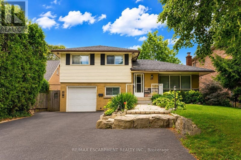120 Stone Church Road West, Hamilton (Gourley), Ontario, L9B1A3, Hamilton (Gourley), Ontario — photo 1 of 5