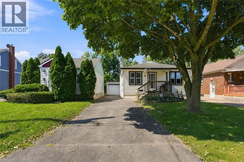 13 PRESTWICK Avenue, St. Catharines, Ontario, L2P2E5, St. Catharines, Ontario — photo 1 of 5