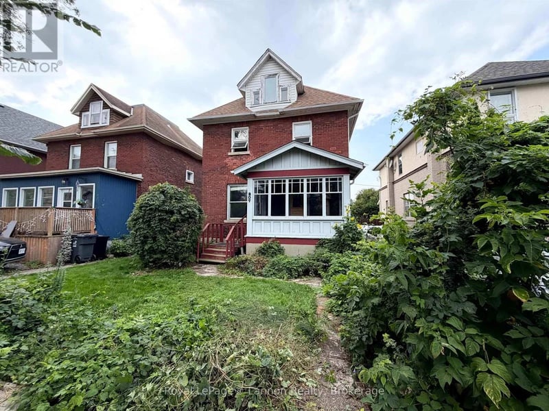 207 Norah Street South, Thunder Bay (McKeller Park), Ontario, P7E1N5, Thunder Bay (McKeller Park), Ontario — photo 1 of 5