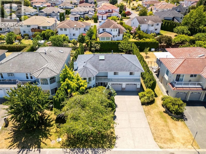 1847 El Sereno Drive, Saanich, British Columbia, V8N6K4, Saanich, British Columbia — photo 1 of 5