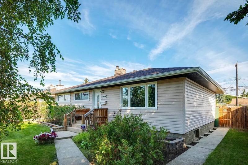 16010 87 AV NW, Edmonton, Alberta, T5R4G9, Edmonton, Alberta — photo 1 of 5