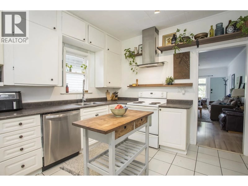 1976 WARWICK Avenue, Port Coquitlam, British Columbia, V3C1L6, Port Coquitlam, British Columbia — photo 1 of 5
