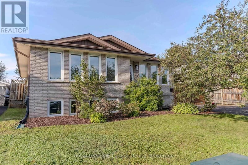 49 Wasco Drive, Thunder Bay (John Street South), Ontario, P7G1A2, Thunder Bay (John Street South), Ontario — photo 1 of 5