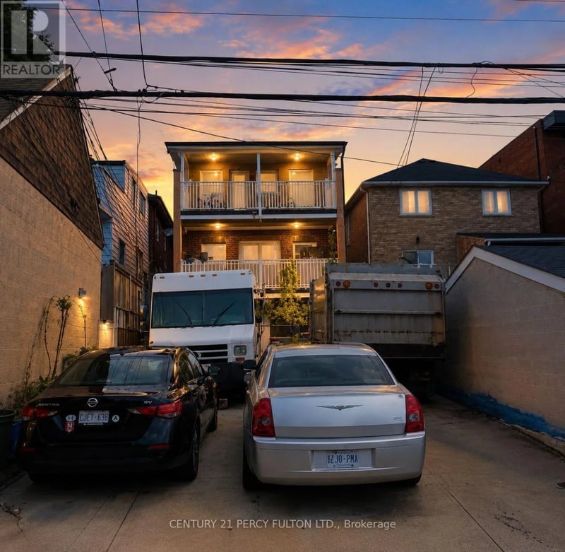 352 Caledonia Road, Toronto (Caledonia-Fairbank), Ontario, M6E4T6, Toronto (Caledonia-Fairbank), Ontario — photo 1 of 2