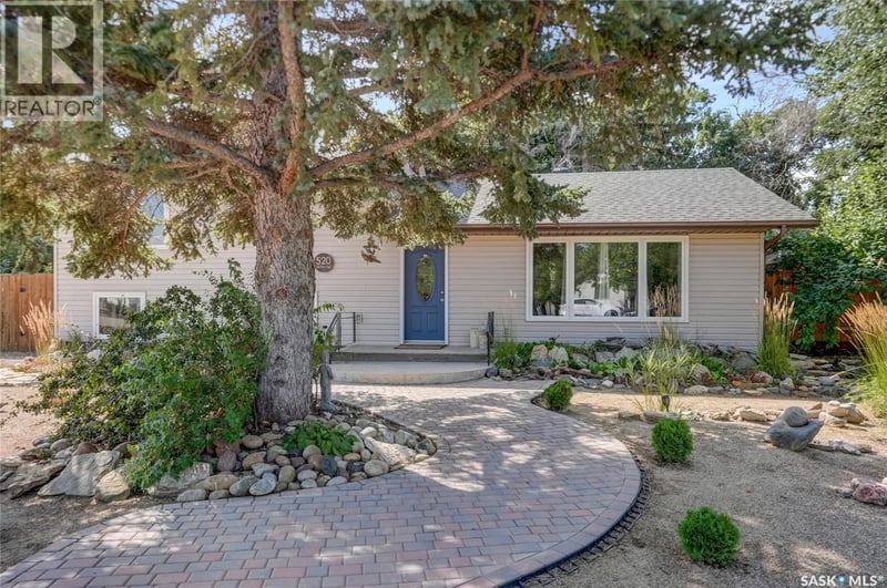 520 3rd AVENUE E, Assiniboia, Saskatchewan, S0H0B0, Assiniboia, Saskatchewan — photo 1 of 5