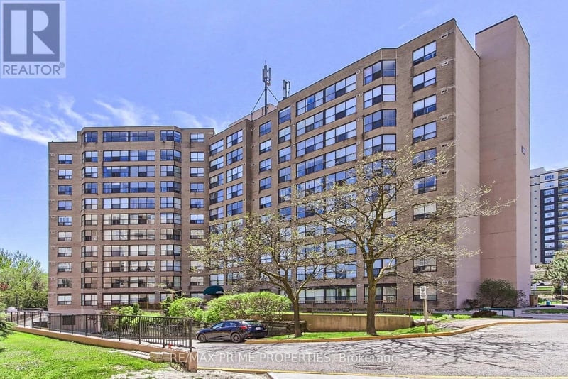 #603 250 Davis Drive, Newmarket (Central Newmarket), Ontario, L3Y7T7, Newmarket (Central Newmarket), Ontario — photo 1 of 5