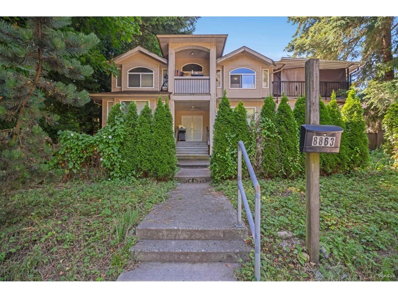 8863 KING GEORGE Boulevard, Surrey, British Columbia, V3V5V6, Surrey, British Columbia — photo 1 of 5