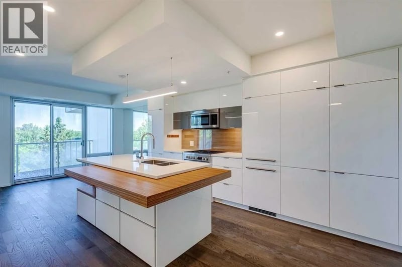 1020 9 Avenue Southeast, Calgary, Alberta, T2G0S7, Calgary, Alberta — photo 1 of 5
