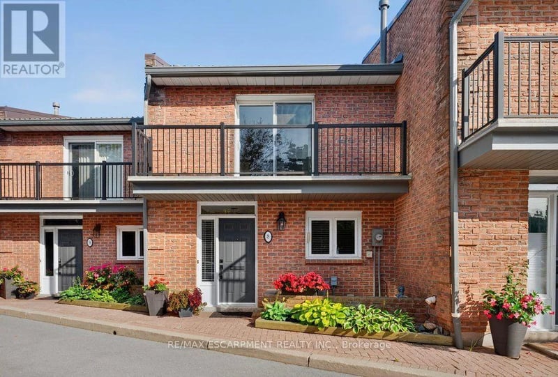 #8 2136 Old Lakeshore Road, Burlington (Brant), Ontario, L7R1A3, Burlington (Brant), Ontario — photo 1 of 5