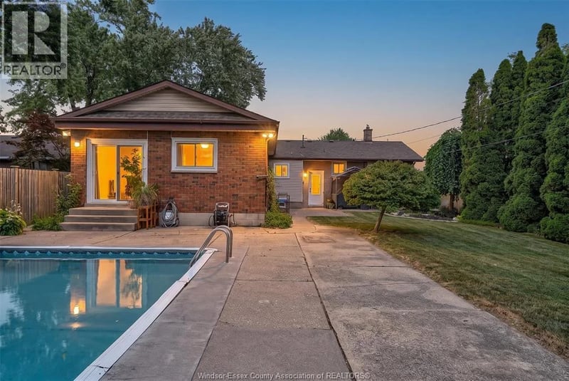 3417 WOODLAWN Avenue, Windsor, Ontario, N8W2J4, Windsor, Ontario — photo 1 of 5