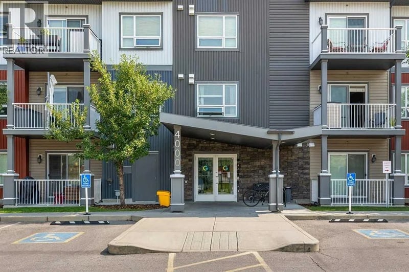 5305 32 Avenue Southwest, Calgary, Alberta, T8E8A2, Calgary, Alberta — photo 1 of 5