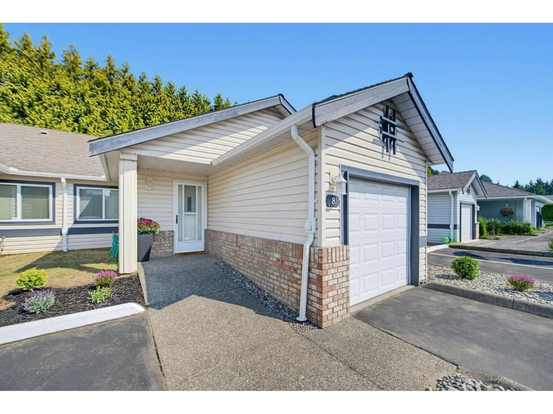 #8 5550 LANGLEY Bypass, Langley, British Columbia, V3A7Z3, Langley, British Columbia — photo 1 of 5
