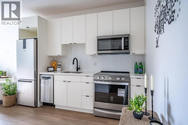 #209 514 VICTORIA Street, Nelson, British Columbia, V1L4K8, Nelson, British Columbia — photo 1 of 5