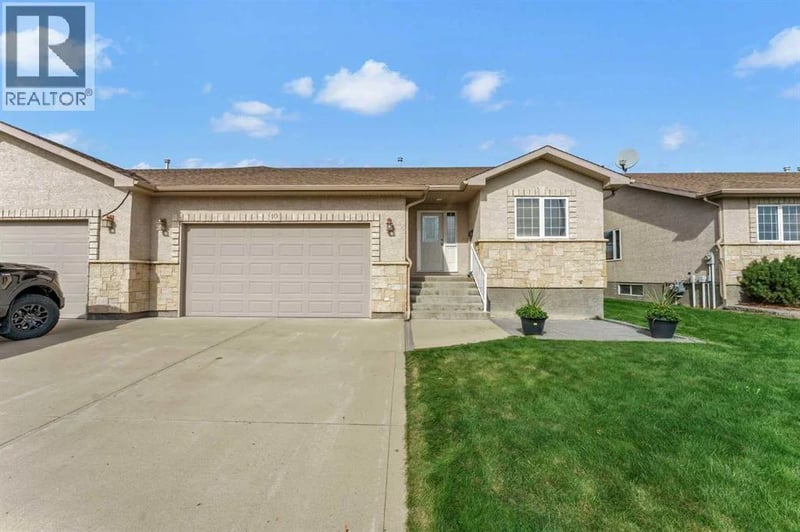 10 Sandstone Place Southeast, Medicine Hat, Alberta, T1B4R8, Medicine Hat, Alberta — photo 1 of 5