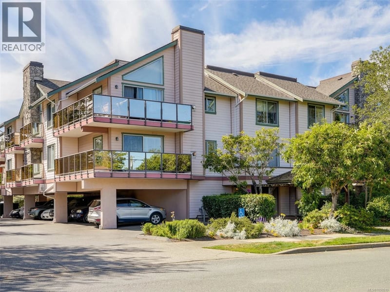 #101 3724 Harriet Road, Saanich, British Columbia, V8Z3T2, Saanich, British Columbia — photo 1 of 5