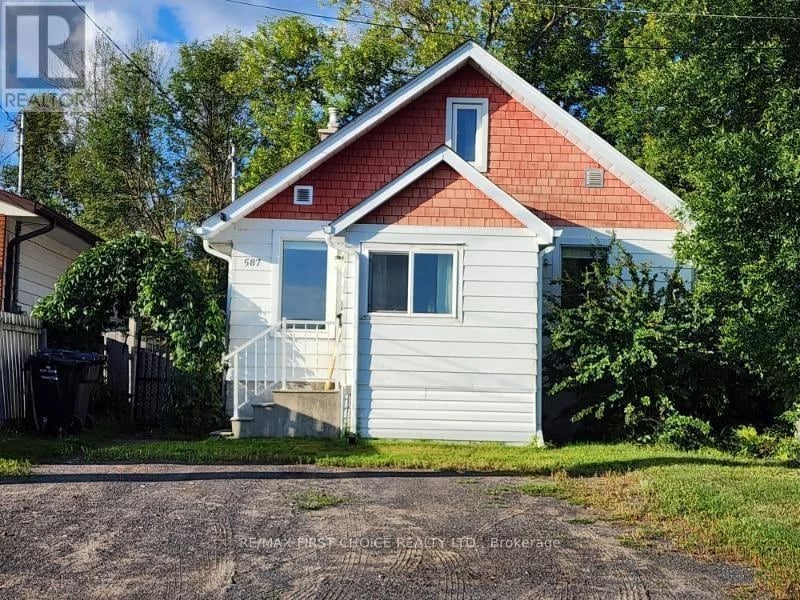 587 Tupper Street, Thunder Bay (College Heights), Ontario, P7A4A1, Thunder Bay (College Heights), Ontario — photo 1 of 5