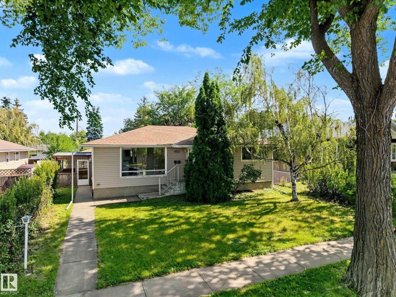 9723 76 ST NW, Edmonton, Alberta, T6C2L1, Edmonton, Alberta — photo 1 of 5