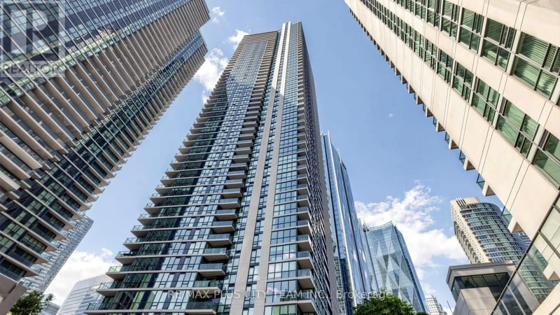 #4302 16 Harbour Street, Toronto (Waterfront Communities), Ontario, M5J2Z7, Toronto (Waterfront Communities), Ontario — photo 1 of 5