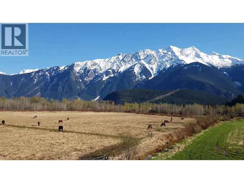 1380 COLLINS Road, Pemberton, British Columbia, V0N2L1, Pemberton, British Columbia — photo 1 of 5
