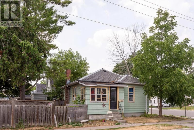 103 Centre Street, Deseronto (Deseronto (Town)), Ontario, K0K1X0, Deseronto (Deseronto (Town)), Ontario — photo 1 of 5