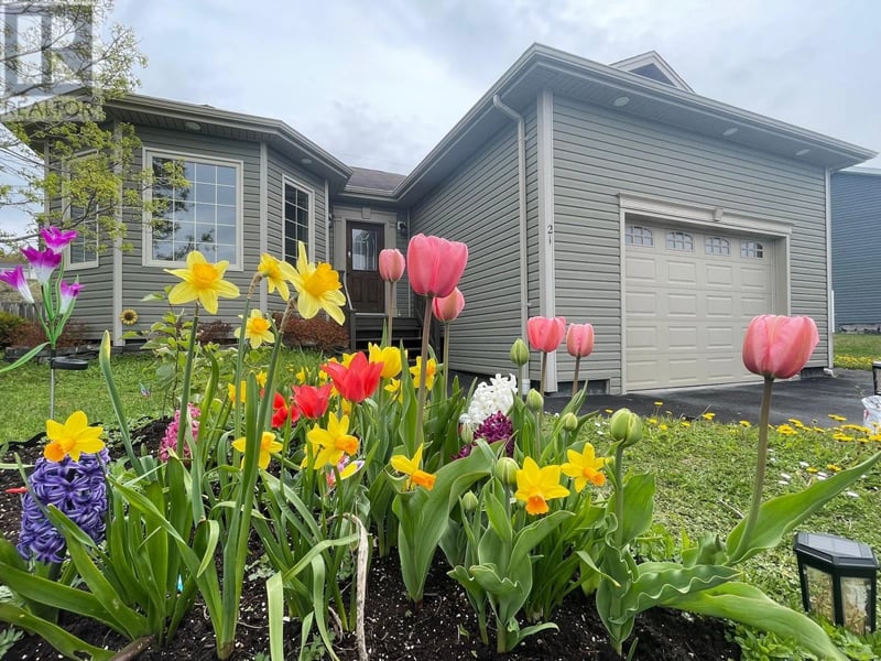 21 Rowsell Street, CORNER BROOK, Newfoundland & Labrador, A2H7N7, CORNER BROOK, Newfoundland & Labrador — photo 1 of 5