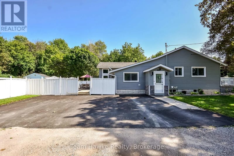 25 Lucy Street, Penetanguishene, Ontario, L9M1K7, Penetanguishene, Ontario — photo 1 of 5