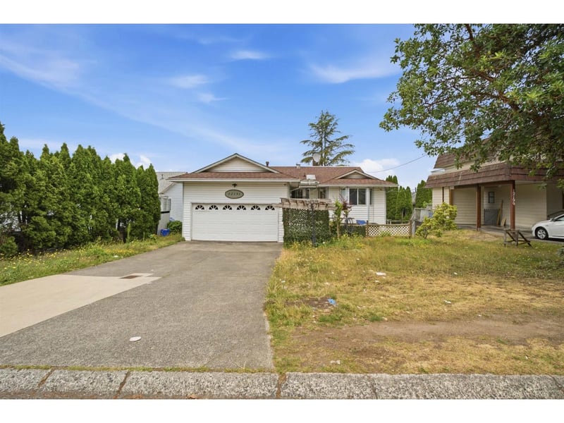 12191 101A Avenue, Surrey, British Columbia, V3V2Z9, Surrey, British Columbia — photo 1 of 5