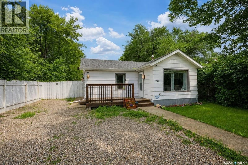 748 5th STREET E, Prince Albert, Saskatchewan, S6V0M5, Prince Albert, Saskatchewan — photo 1 of 5
