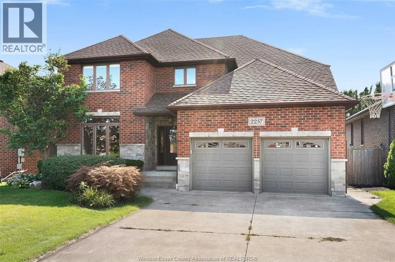 2257 ASKIN Avenue, Windsor, Ontario, N9B3Y4, Windsor, Ontario — photo 1 of 5