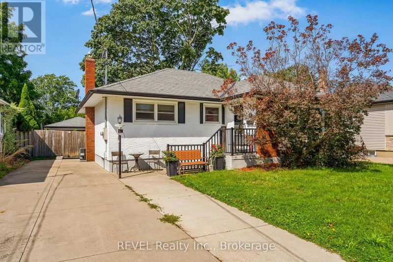 15 Duncan Drive, St. Catharines (Vine/Linwell), Ontario, L2N3N8, St. Catharines (Vine/Linwell), Ontario — photo 1 of 5