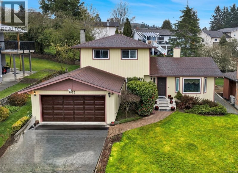 803 Kimberly Place, Saanich, British Columbia, V8X4R2, Saanich, British Columbia — photo 1 of 5
