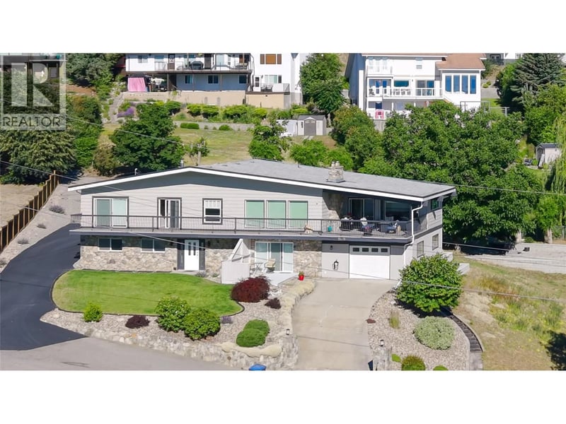 6076 Beatrice Road, Peachland, British Columbia, V0H1X0, Peachland, British Columbia — photo 1 of 5