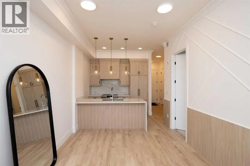 330 Dieppe Drive Southwest, Calgary, Alberta, T3E2L4, Calgary, Alberta — photo 1 of 5