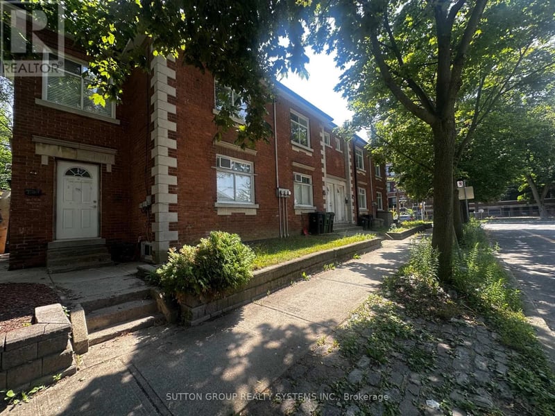 137B Chatham Avenue, Toronto (Blake-Jones), Ontario, M4J1K8, Toronto (Blake-Jones), Ontario — photo 1 of 5