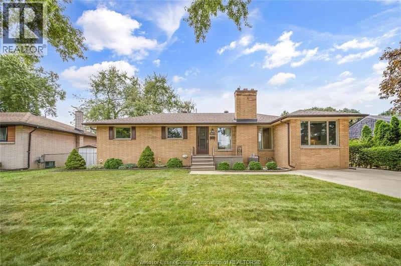 2675 MARK Avenue, Windsor, Ontario, N9E2W4, Windsor, Ontario — photo 1 of 5