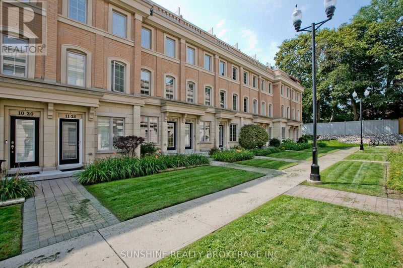 #12 20 Hargrave Lane, Toronto (Bridle Path-Sunnybrook-York Mills), Ontario, M4N0A4, Toronto (Bridle Path-Sunnybrook-York Mills), Ontario — photo 1 of 5
