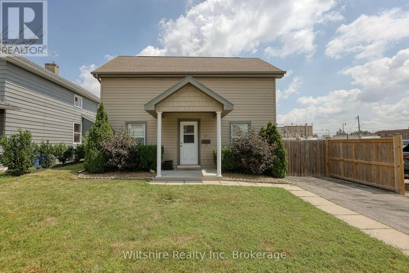 52 Bidwell Street, Tillsonburg, Ontario, N4G3T7, Tillsonburg, Ontario — photo 1 of 5