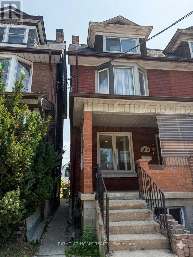 665 Ossington Avenue, Toronto (Palmerston-Little Italy), Ontario, M6G3T6, Toronto (Palmerston-Little Italy), Ontario — photo 1 of 5