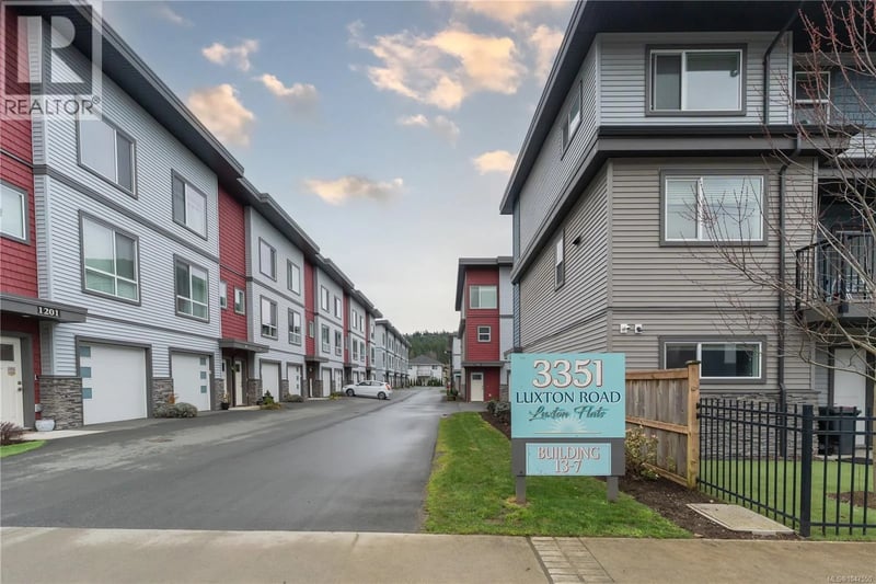 #402 3351 Luxton Road, Langford, British Columbia, V9C0P2, Langford, British Columbia — photo 1 of 5