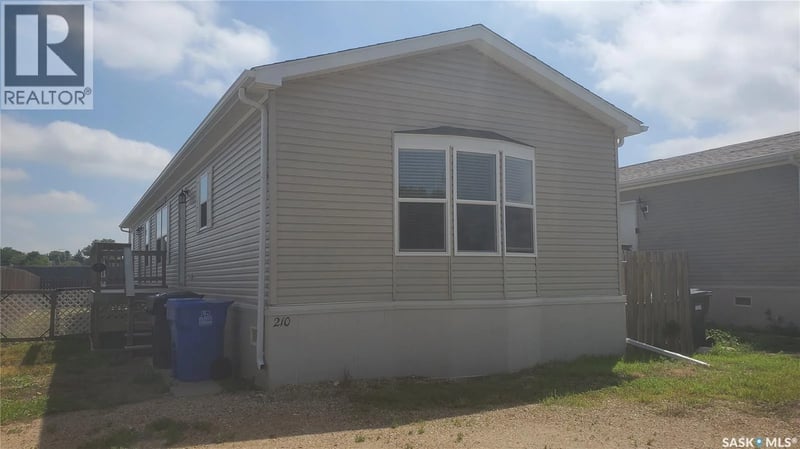 210 BROWNLEE STREET, Weyburn, Saskatchewan, S4H3P4, Weyburn, Saskatchewan — photo 1 of 5
