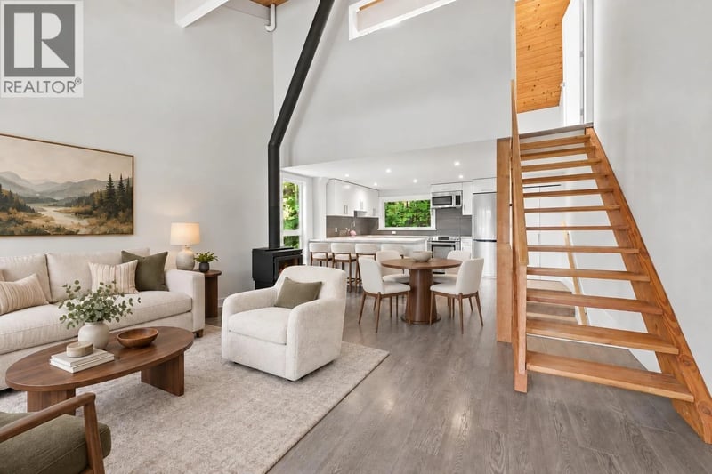 3015 ALPINE Crescent, Whistler, British Columbia, V8E0B8, Whistler, British Columbia — photo 1 of 5