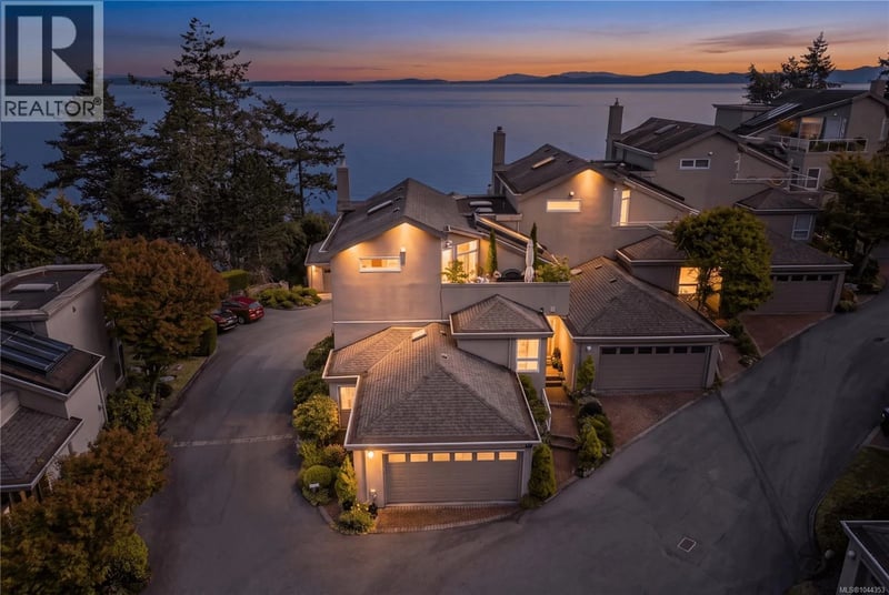#5 4771 Cordova Bay Road, Saanich, British Columbia, V8Y2J7, Saanich, British Columbia — photo 1 of 5