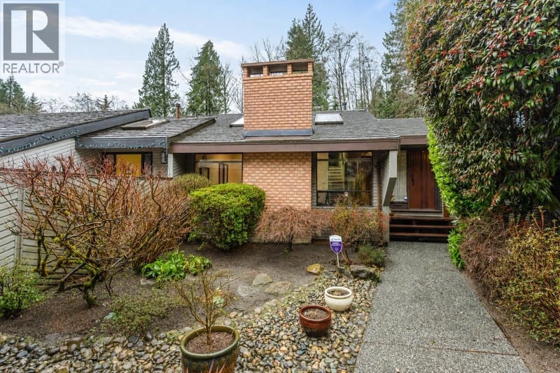 5639 WHITE PINE Lane, North Vancouver, British Columbia, V7R4S1, North Vancouver, British Columbia — photo 1 of 5