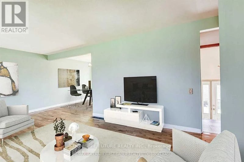 #Main 361 Gliddon Avenue, Oshawa (Central), Ontario, L1H1Z6, Oshawa (Central), Ontario — photo 1 of 5